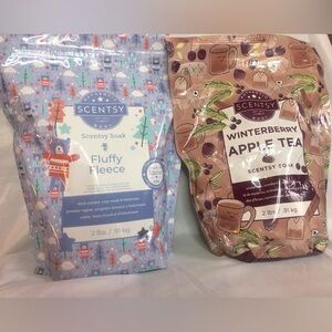 Scentsy Fluffy Fleece and Winterberry Apple Tea Soak Set